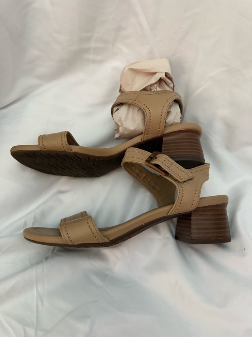 Clark’s Collection Women's Desirae Coast Ankle-Strap Sandals Low Heel Tan Size 9 - Picture 4 of 6